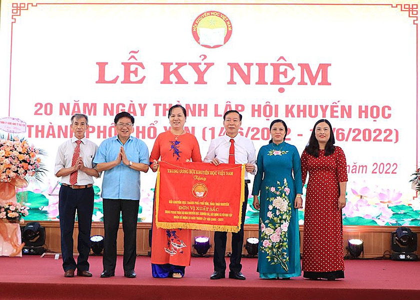 Kỷ niệm 20 năm thành lập Hội Khuyến học Phổ Yên - Ảnh 1.