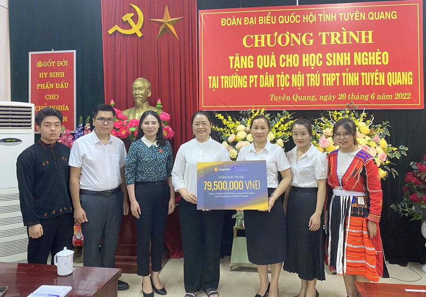 Trao tặng 100 tài khoản luyện nói tiếng Anh cho học sinh Phổ thông Dân tộc nội trú Tuyên Quang - Ảnh 1.