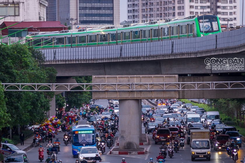 Hà Nội: Sắp tách riêng làn ô tô, xe máy trên đường Nguyễn Trãi  - Ảnh 1.