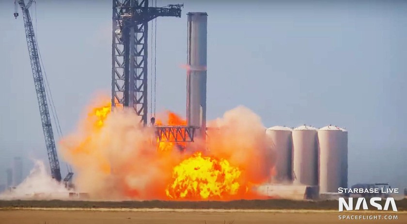 Elon Musk lên tiếng về vụ nổ tên lửa ngay trên bệ phóng   - Ảnh 1.