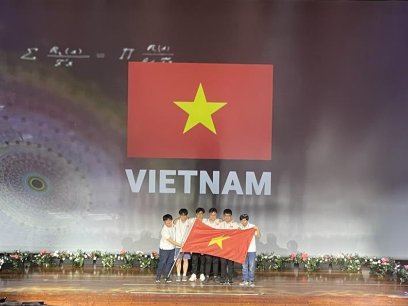 Cả 6/6 học sinh Việt Nam đều đoạt giải Olympic Toán học quốc tế năm 2022 - Ảnh 1.