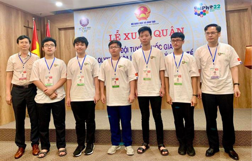 Việt Nam đoạt 3 Huy chương Vàng tại Olympic Vật lí Quốc tế 2022 - Ảnh 1.