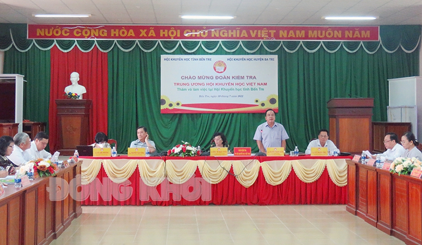 Đoàn kiểm tra Trung ương Hội khuyến học Việt Nam làm việc tại Bến Tre - Ảnh 1.
