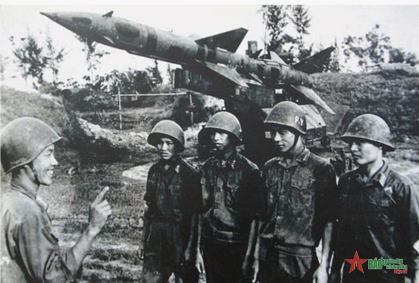 Ngày 24/7/1965 - Ngày truyền thống của Bộ đội Tên lửa Phòng không: Khẩn trương huấn luyện, đánh thắng trận đầu - Ảnh 2.
