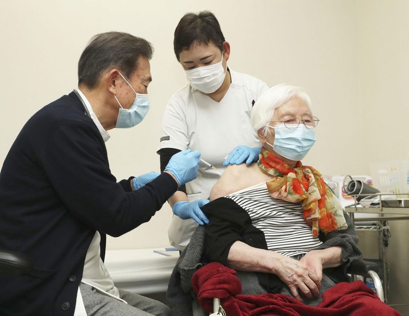 Nhật Bản chi trả trợ cấp cho ca tử vong đầu tiên do tiêm vaccine COVID-19 - Ảnh 1.