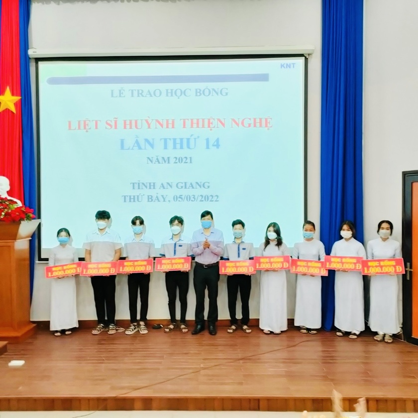 Tấm lòng vàng của gia đình Liệt sĩ Huỳnh Thiện Nghệ với học sinh, sinh viên nghèo vượt khó  - Ảnh 1.