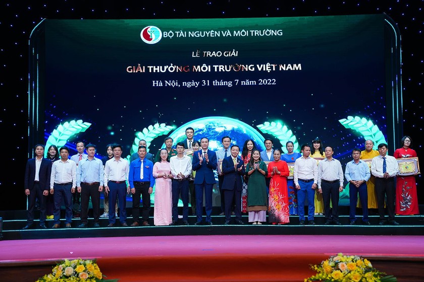 Trao giải thưởng Môi trường Việt Nam năm 2021 và giải thưởng Báo chí tài nguyên và môi trường lần thứ VI - Ảnh 1.