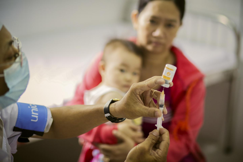 Bộ Y tế chưa khuyến cáo tiêm vaccine phòng COVID-19 cho trẻ dưới 5 tuổi - Ảnh 1.