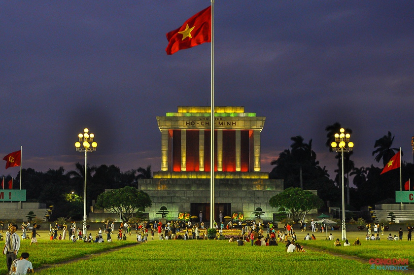 Lăng Chủ tịch Hồ Chí Minh mở cửa trở lại từ ngày 16/8 - Ảnh 1.