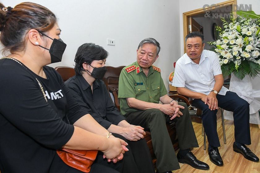 Bộ trưởng Tô Lâm tới thăm hỏi, động viên gia đình 3 cảnh sát hy sinh khi chữa cháy - Ảnh 11.
