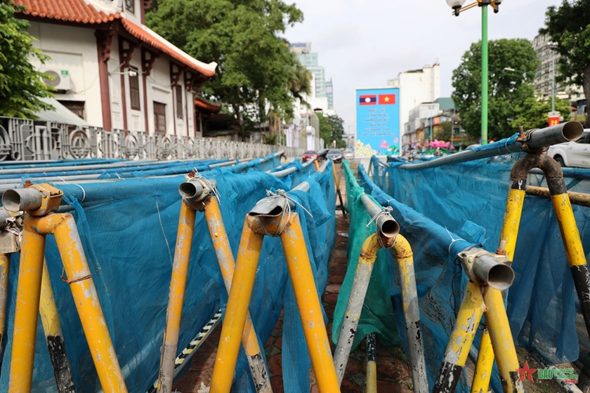 Bắt đầu thực hiện phân luồng giao thông thi công ga ngầm S12 dự án Metro Nhổn-ga Hà Nội từ ngày 20/8 - Ảnh 3.