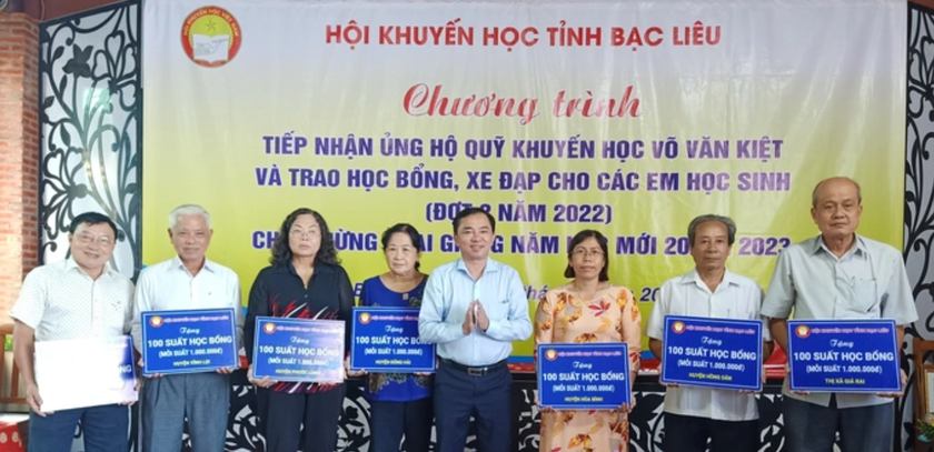 Hội Khuyến học tỉnh Bạc Liêu tiếp nhận hàng trăm triệu đồng ủng hộ Quỹ khuyến học Võ Văn Kiệt - Ảnh 2.