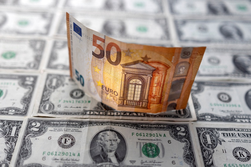 Euro trượt giá mạnh: Không đơn giản chỉ là chuyện kinh tế - Ảnh 1.