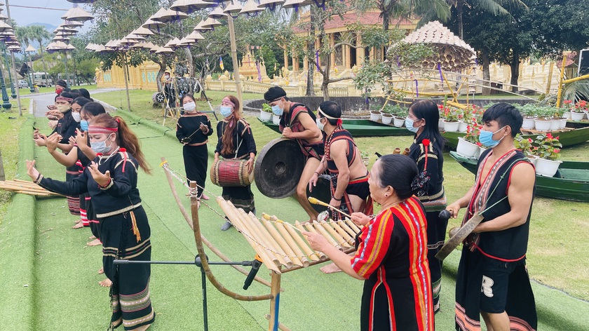 Làng Văn hóa - Du lịch các dân tộc Việt Nam tổ chức hoạt động chủ đề &quot;Vui Tết độc lập&quot; - Ảnh 1.