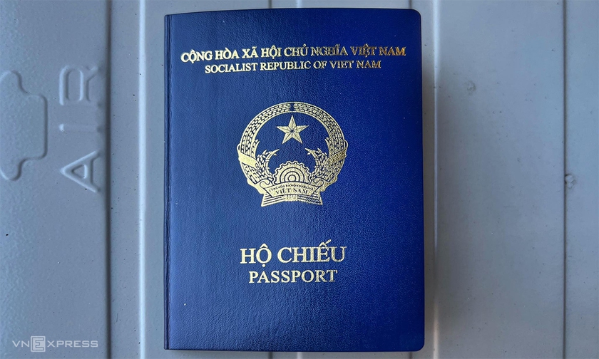 Thủ tướng Phạm Minh Chính: Đề nghị Bộ Công an có giải pháp về mẫu hộ chiếu mới - Ảnh 2.