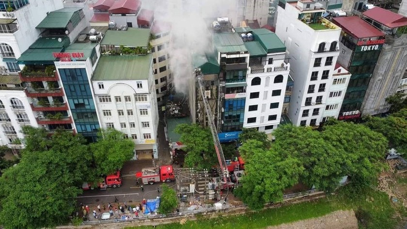 Thành ủy Hà Nội chỉ đạo khắc phục hậu quả vụ cháy quán karaoke tại quận Cầu Giấy  - Ảnh 1.