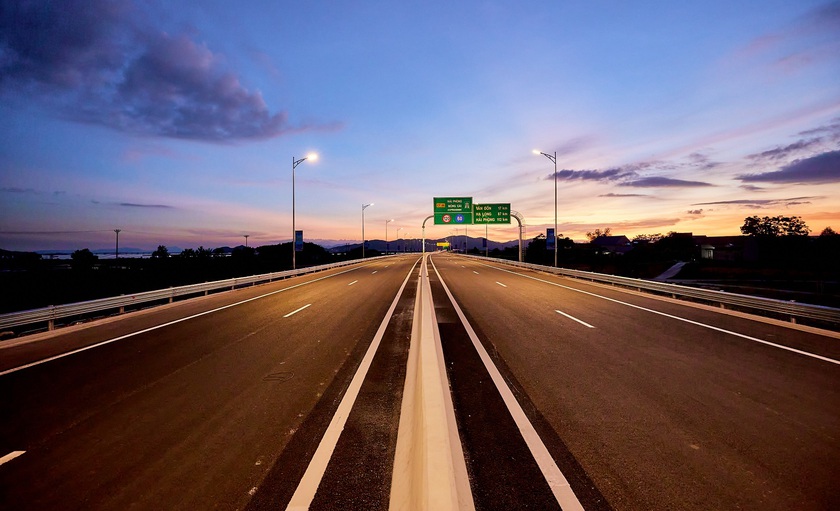 Khám phá tuyến cao tốc Sun Group đầu tư có hệ thống chiếu sáng hiện đại nhất Việt Nam - Ảnh 2.