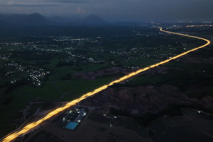 Khám phá tuyến cao tốc Sun Group đầu tư có hệ thống chiếu sáng hiện đại nhất Việt Nam - Ảnh 4.
