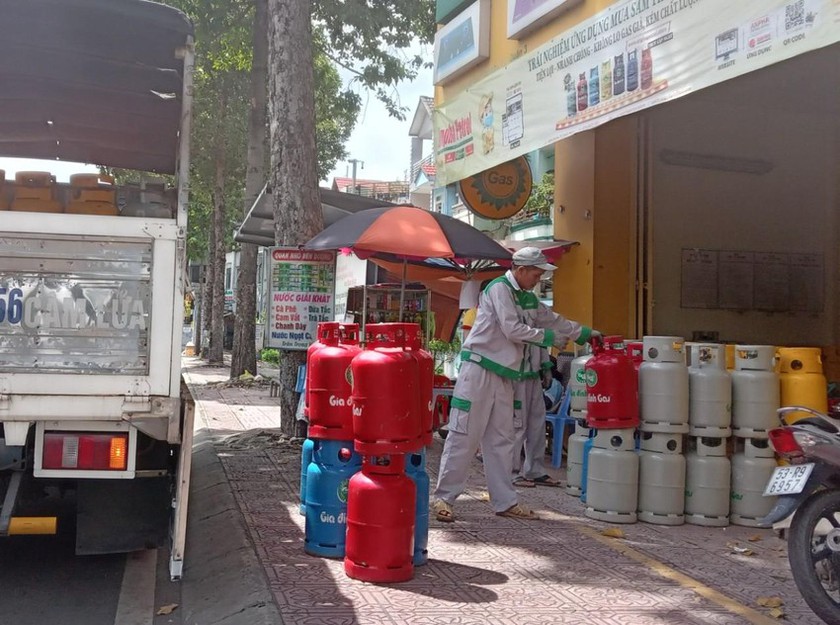Từ ngày 1/9, giá gas giảm lần thứ 5 liên tiếp - Ảnh 1. Từ ngày 1/9, giá gas giảm lần thứ 5 liên tiếp - Ảnh 1.