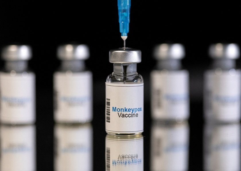 Tính hiệu quả và mức độ sẵn có của vaccine đậu mùa khỉ hiện nay - Ảnh 1.