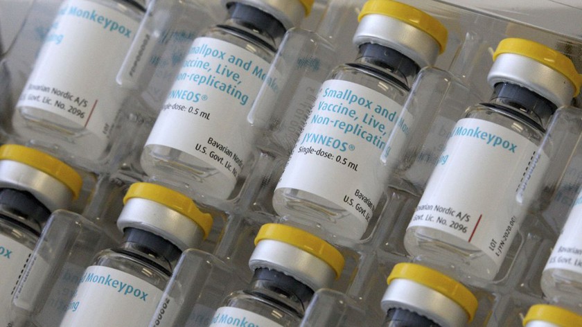 Mỹ, Australia triển khai tiêm vaccine đậu mùa khỉ cho nhóm có nguy cơ cao - Ảnh 5.