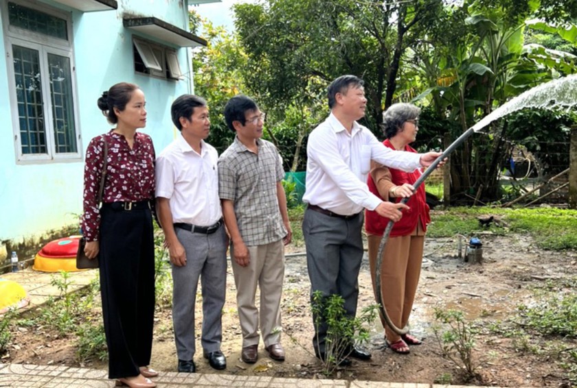 Hội Khuyến học tỉnh Lâm Đồng trao tặng giếng khoan cho 2 trường học tại Đạ Tẻh và Di Linh - Ảnh 1.