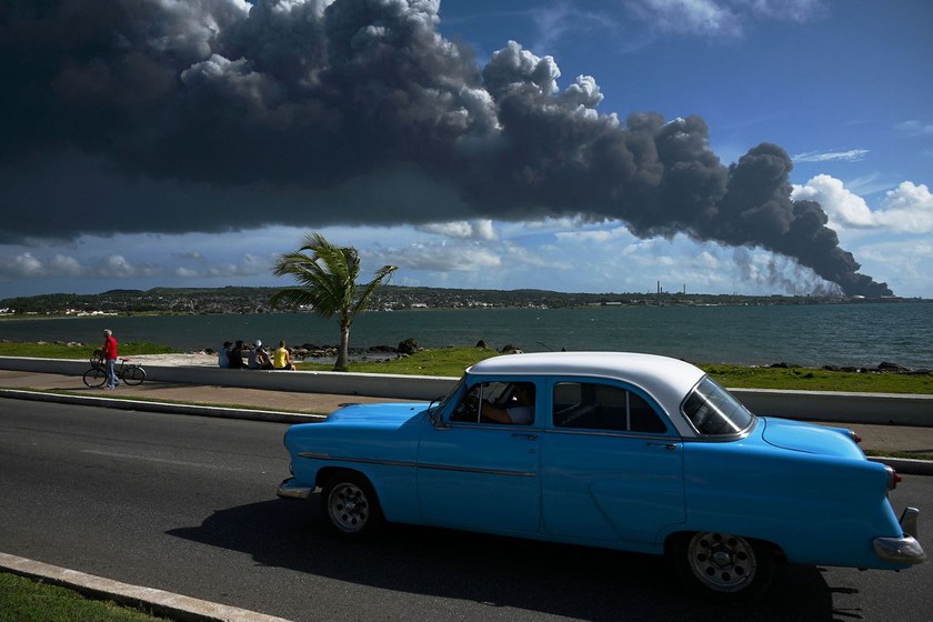 Nỗ lực khống chế vụ cháy kho dầu lớn nhất Cuba - Ảnh 2.