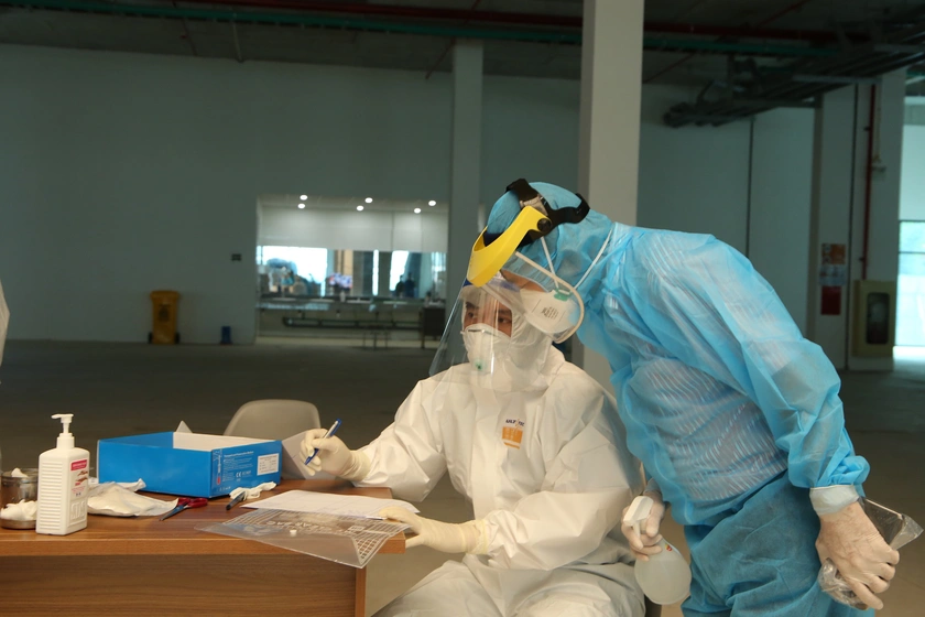 Từ 1/1/2026, xâm phạm sức khỏe, tính mạng hoặc xúc phạm nhân viên y tế có thể bị truy cứu trách nhiệm hình sự - Ảnh 2.