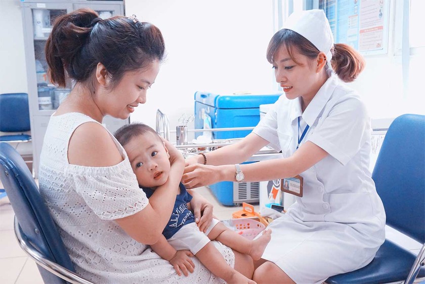 Thành phố Hồ Chí Minh: Thiếu vaccine sởi và DPT, nguy cơ dịch chồng dịch - Ảnh 1.