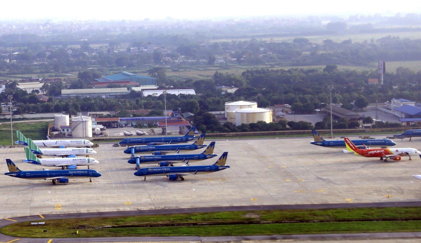 Đóng cửa một số sân bay trong vùng đổ bộ của bão Noru - Ảnh 1.