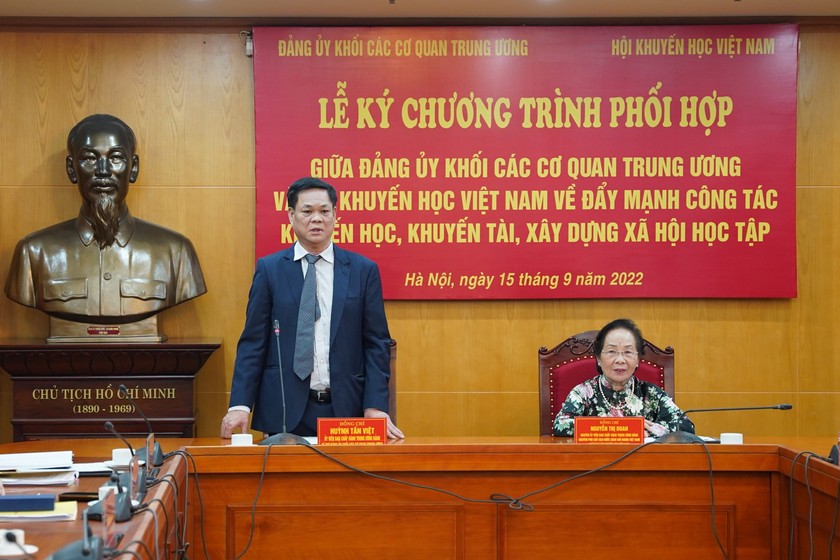 Lễ ký kết chương trình phối hợp giữa Đảng uỷ khối các cơ quan Trung ương và Hội khuyến học Việt Nam - Ảnh 2.