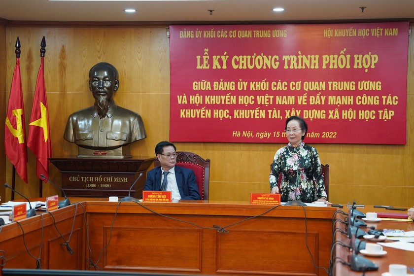 Lễ ký kết chương trình phối hợp giữa Đảng uỷ khối các cơ quan Trung ương và Hội khuyến học Việt Nam - Ảnh 3.