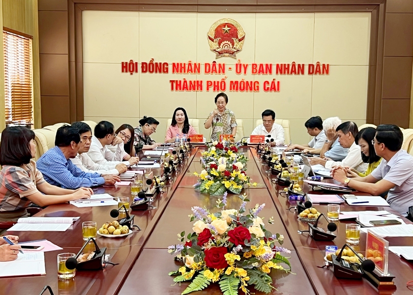 Chủ tịch Hội Khuyến học Việt Nam Nguyễn Thị Doan làm việc với Hội Khuyến học thành phố Móng Cái (Quảng Ninh)  - Ảnh 1.