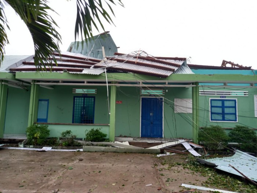 Nhiều trường học ở Quảng Nam thiệt hại nặng nề do bão Noru gây ra - Ảnh 1.