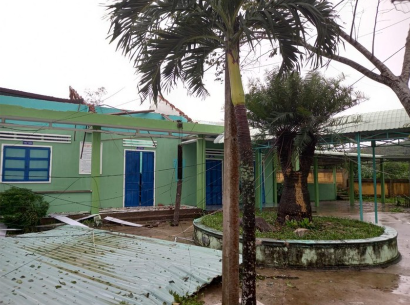 Nhiều trường học ở Quảng Nam thiệt hại nặng nề do bão Noru gây ra - Ảnh 3.