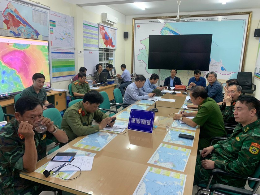 Bão số 4 mạnh cấp 11, giật cấp 13 đã đi vào đất liền T.T Huế-Quảng Ngãi, đề phòng mưa lớn diện rộng sau bão - Ảnh 4.