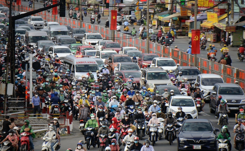 Ngày cuối dịp nghỉ lễ 2/9: Cửa ngõ giao thông Hà Nội, Thành phố Hồ Chí Minh ùn tắc kéo dài - Ảnh 8.