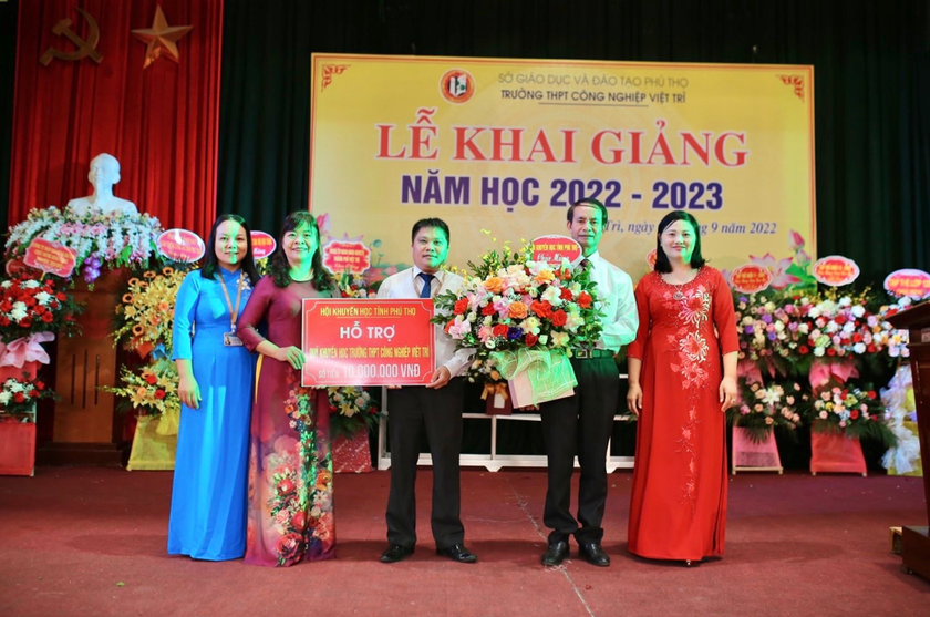 Hội Khuyến học Phú Thọ trao 88 triệu đồng học bổng trong ngày khai giảng năm học mới - Ảnh 2.