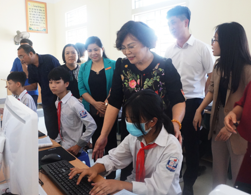 Hội Khuyến học tỉnh Phú Thọ trao gần 300 triệu đồng học bổng cho học sinh vượt khó học giỏi - Ảnh 4.