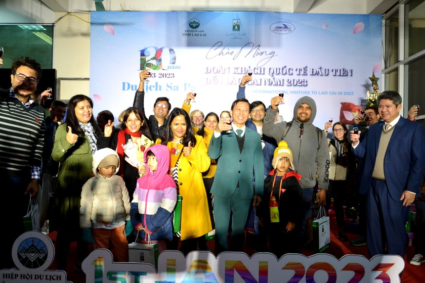 Lào Cai đón hơn 300 khách quốc tế trong ngày đầu năm mới - Ảnh 4.