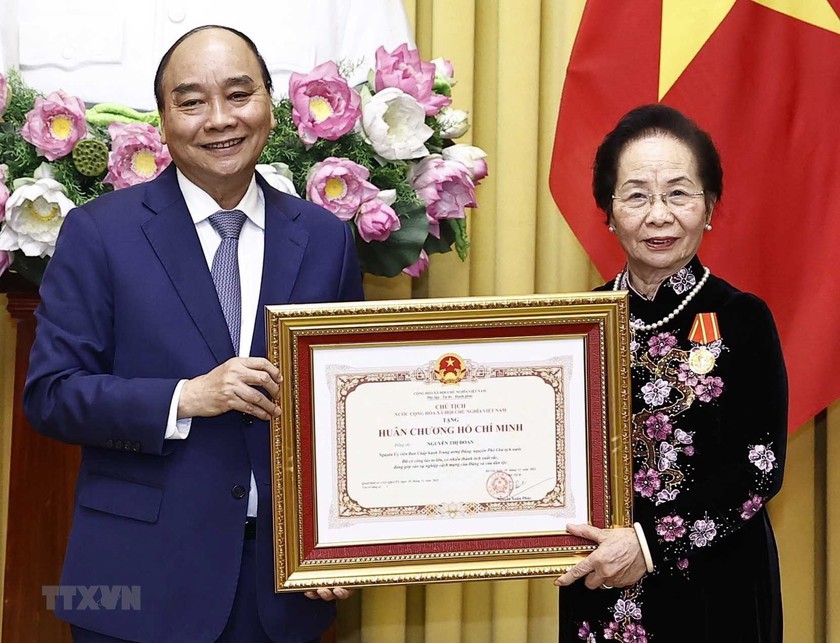 Chủ tịch Hội Khuyến học Việt Nam Nguyễn Thị Doan nhận Huân chương Hồ Chí Minh - Ảnh 1.