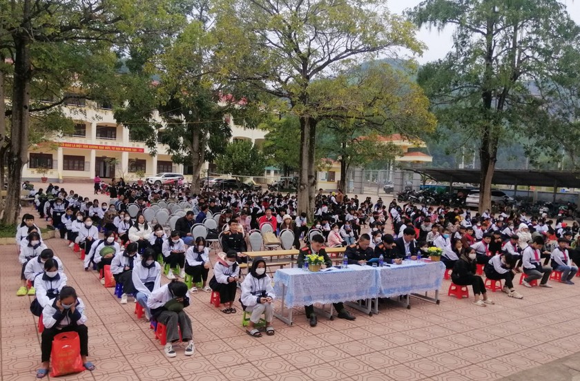 Quảng Ninh: Hơn 600 học sinh được tuyên truyền về lừa đảo chiếm đoạt tài sản trên không gian mạng  - Ảnh 1.