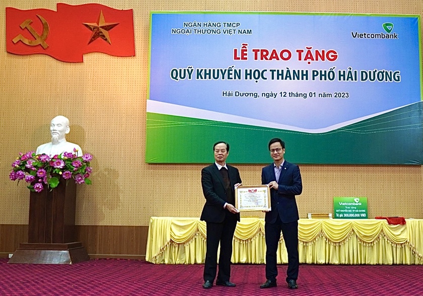 Quỹ Khuyến học thành phố Hải Dương tiếp nhận 300 triệu đồng - Ảnh 2.