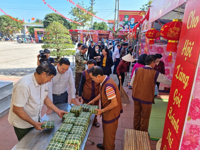 Quảng Ninh: Khi cả xã cùng nhau gói, nấu 4.000 chiếc bánh chưng đón Tết - Ảnh 8.