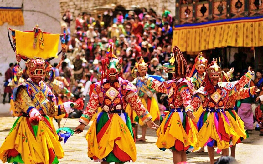 Du Xuân &quot;Vương quốc trên mây&quot; Bhutan, trải nghiệm các lễ hội kỳ lạ và xã hội mẫu hệ - Ảnh 5.