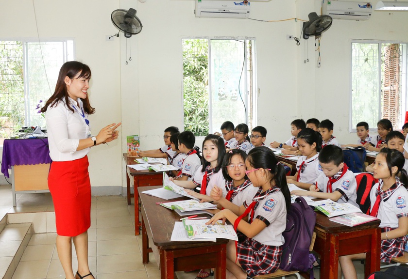 Giáo viên ở Thành phố Hồ Chí Minh nhận quà Tết 1,8 triệu đồng  - Ảnh 1.