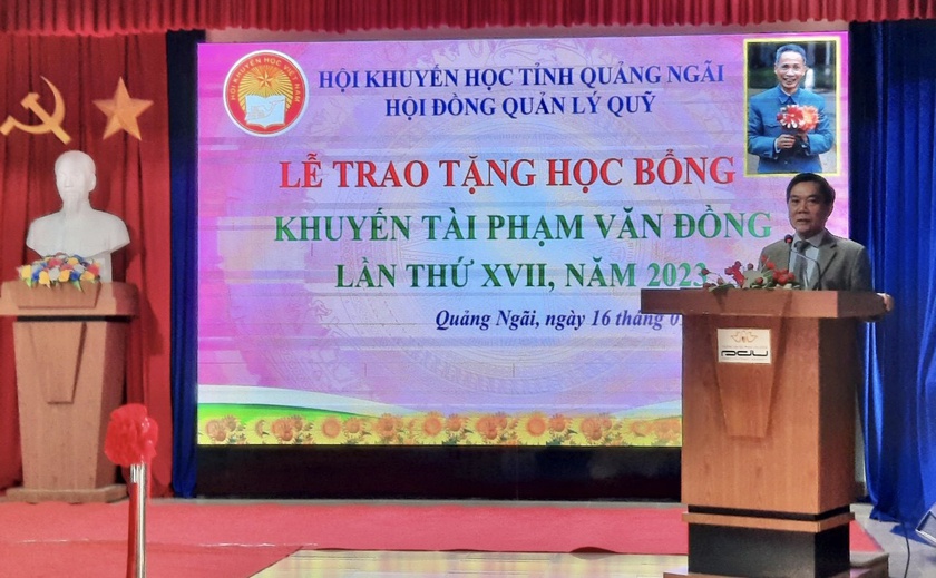 Trao 246 suất học bổng Phạm Văn Đồng cho sinh viên Quảng Ngãi học giỏi - Ảnh 2.