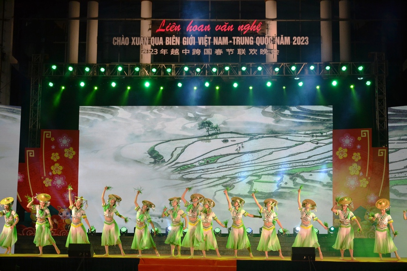 “Chào xuân biên giới Việt Nam - Trung Quốc” - Chương trình nghệ thuật đầy màu sắc - Ảnh 6.