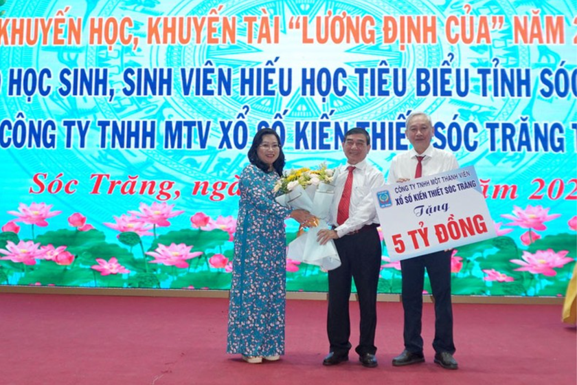 Sóc Trăng: Trao hơn 1,2 tỉ đồng học bổng Lương Định Của khích lệ học sinh, sinh viên hiếu học - Ảnh 2.