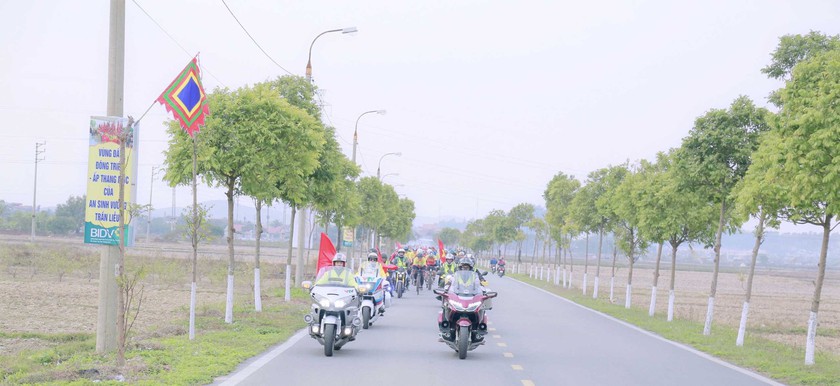 Quảng Ninh: 350 vận động viên đạp xe diễu hành quảng bá du lịch Đông Triều - Ảnh 2.